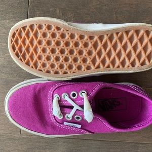Kids Vans with elastic “no tie” laces